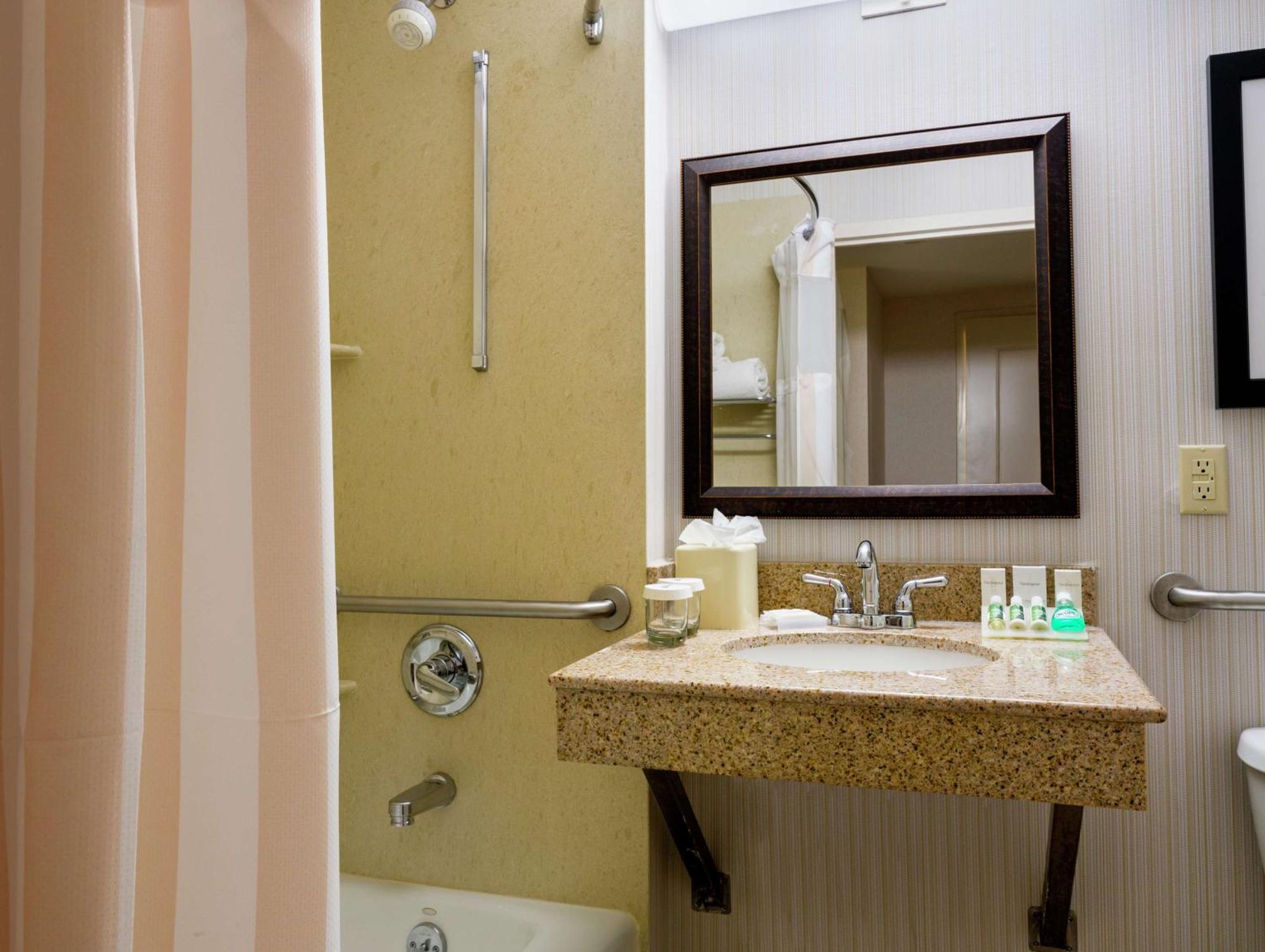 Hotel Hilton Garden Inn Queens Jfk - Newly Renovated