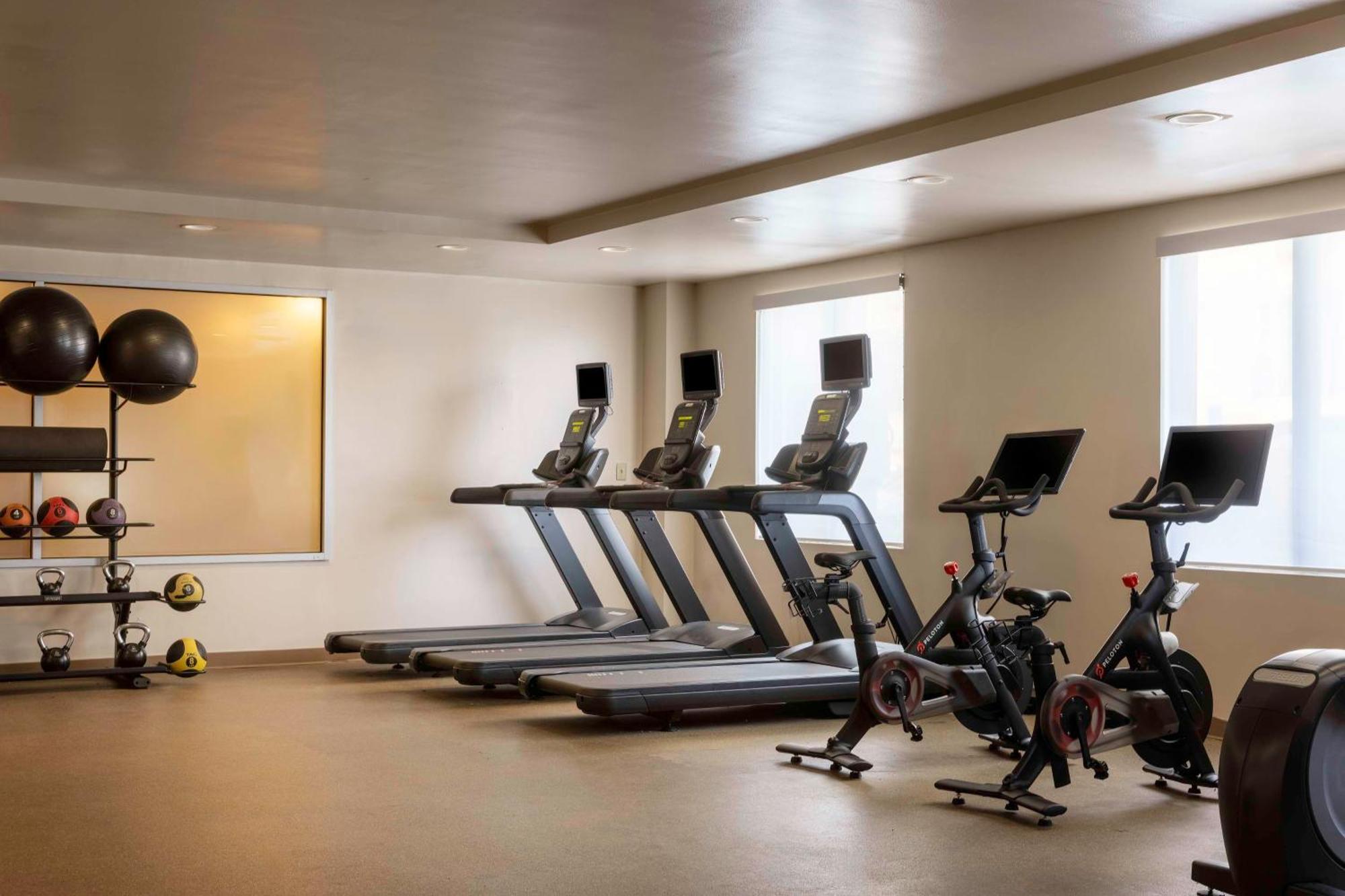 Hilton Garden Inn Queens Jfk - Newly Renovated 3*