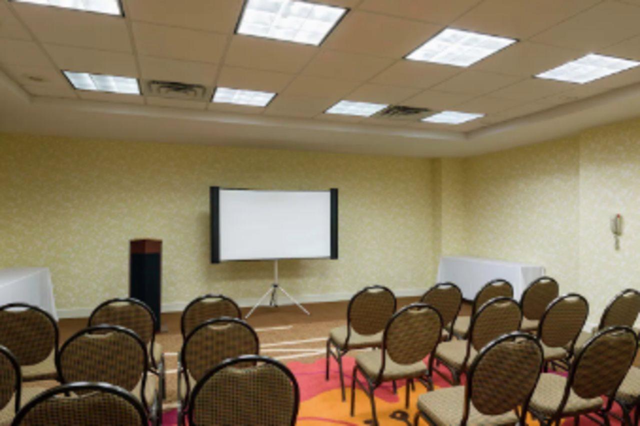 Hilton Garden Inn Queens Jfk - Newly Renovated Hotel