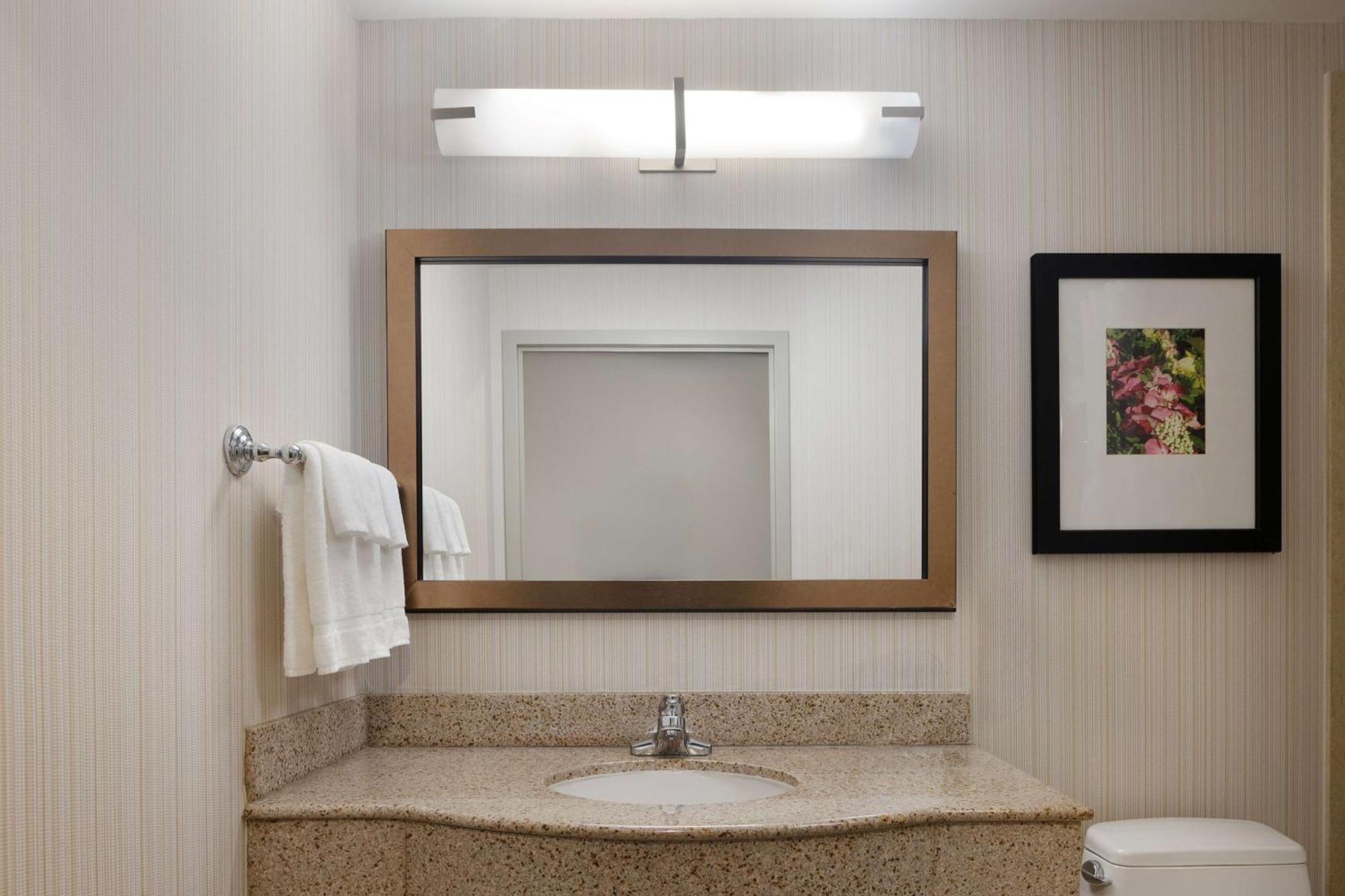 Hilton Garden Inn Queens Jfk - Newly Renovated Hotel 3*